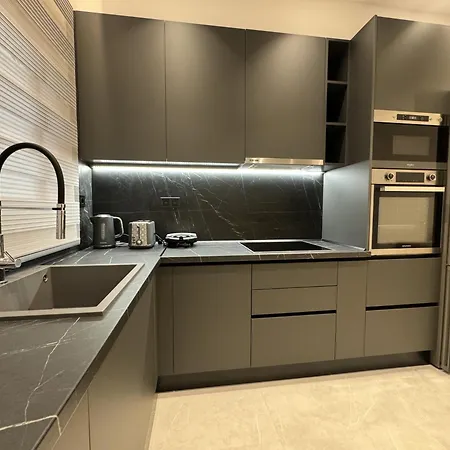 Platinum River Apartment *